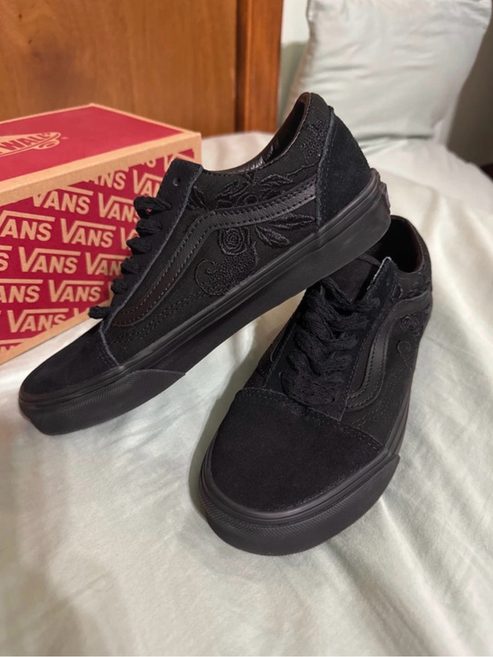 Vans Womenst Black Old Skool Embroidered Suede Sneakers